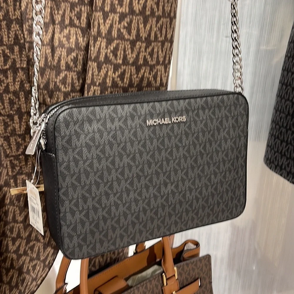 Michael Kors Jet Set Item Large East West Zip Crossbody Black Signature 
Color - Picture 13 of 16
